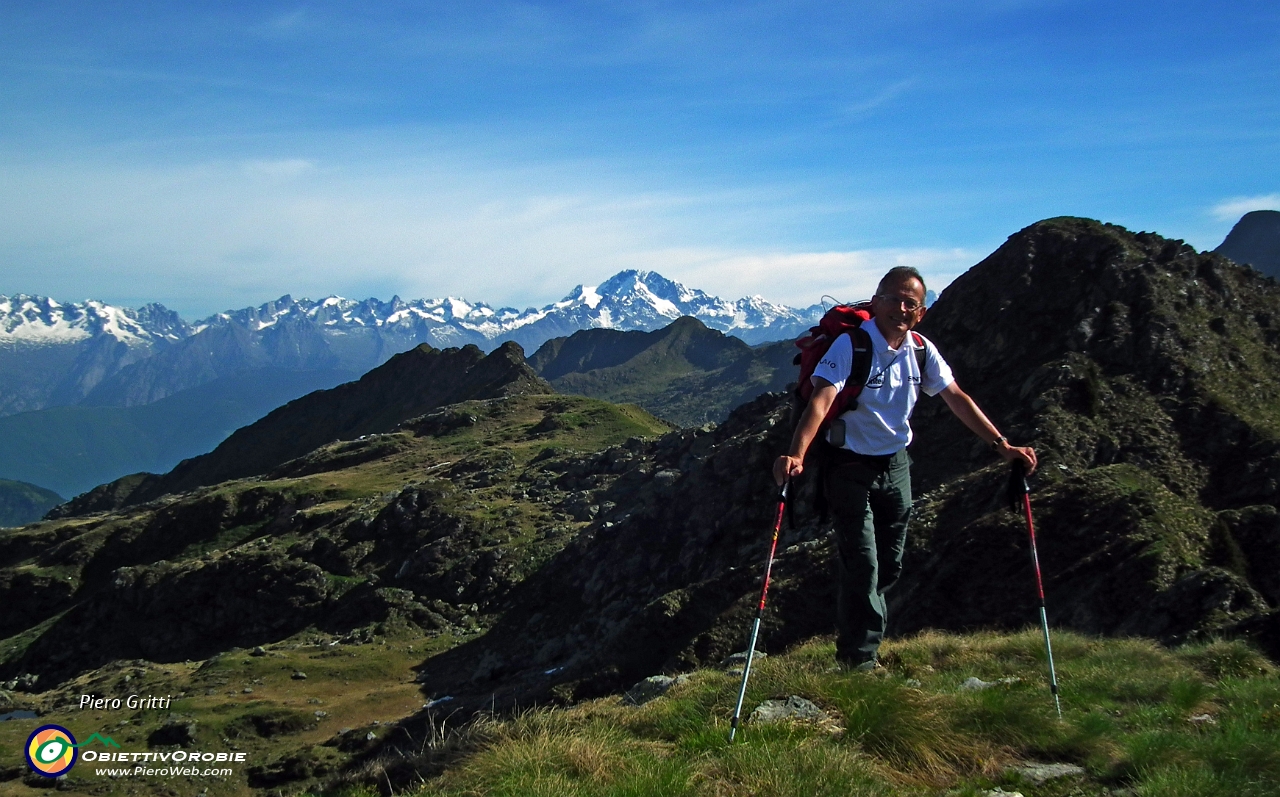 02 In vetta al Pizzo Rotondo (2237 m.).JPG